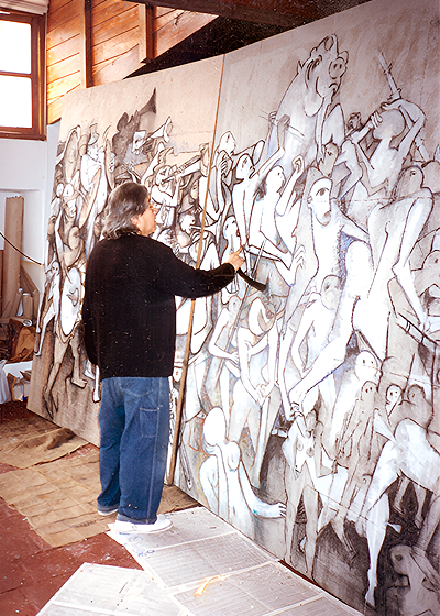 Gerardo Chávez pintando en su taller en San Isidro/Lima